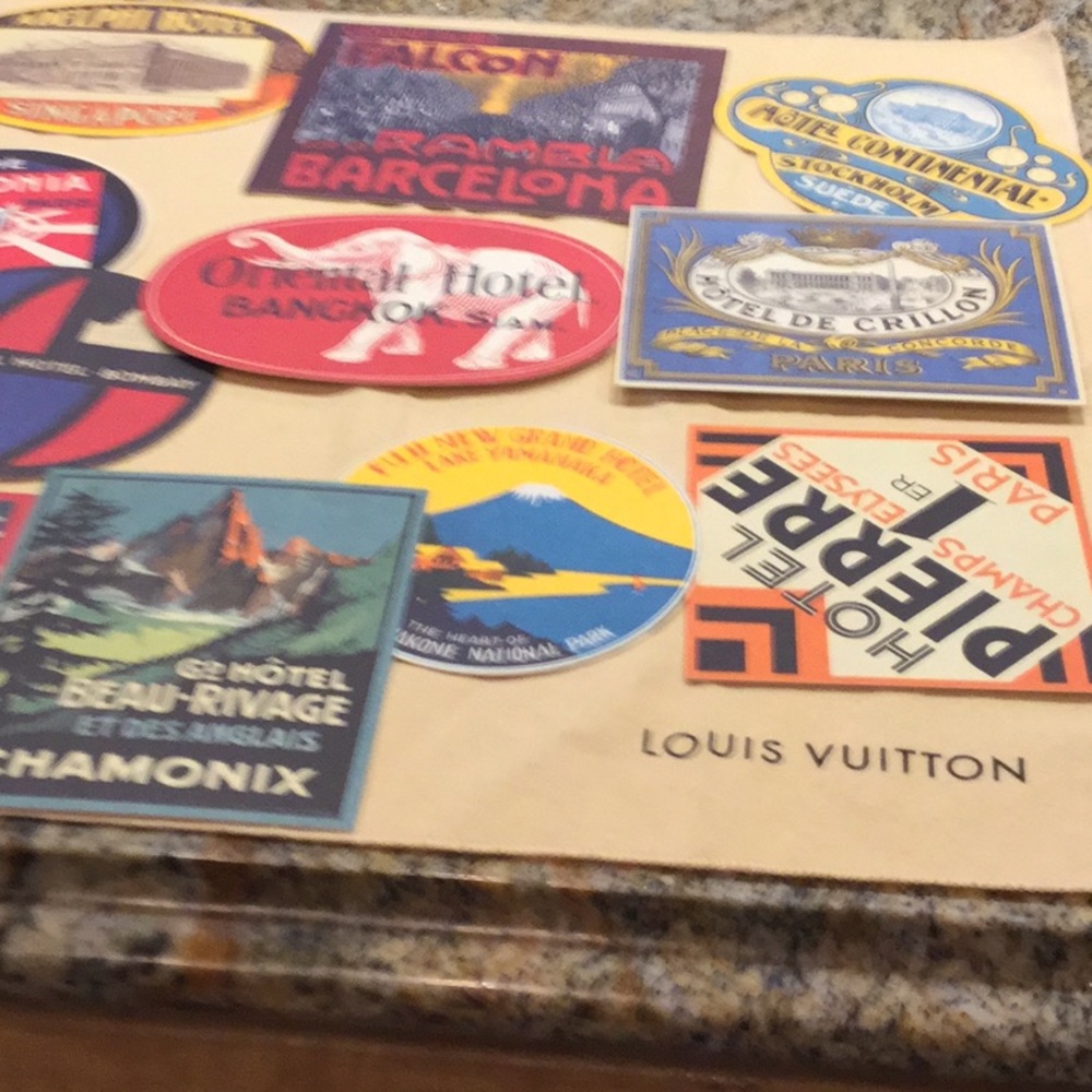 LOUIS VUITTON THE ART OF TRAVEL POSTCARDS - NWOT - Picture 3 of 8